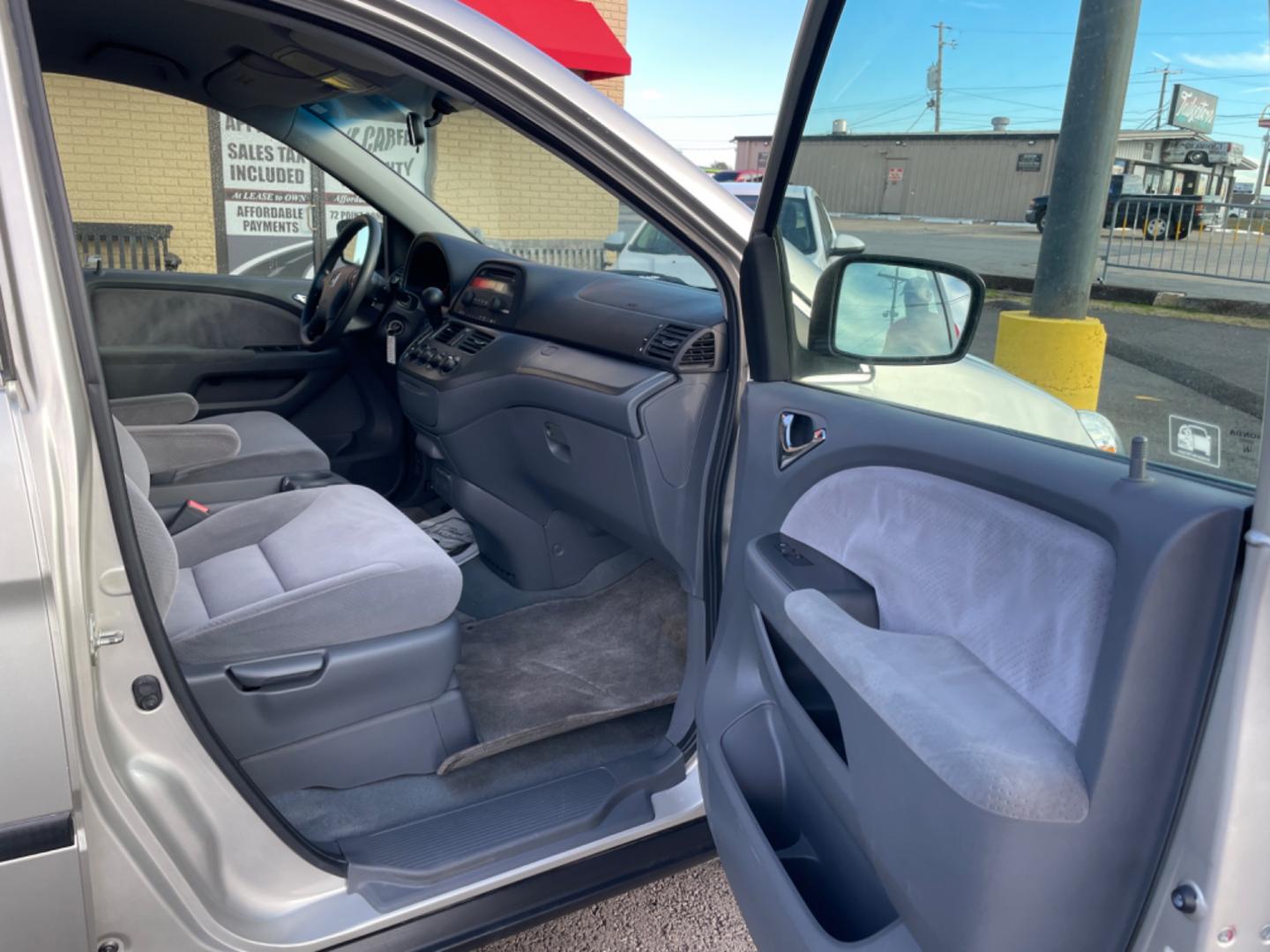 2007 Silver Honda Odyssey (5FNRL38207B) with an V6, VTEC, 3.5 Liter engine, Automatic transmission, located at 8008 Warden Rd, Sherwood, AR, 72120, (501) 801-6100, 34.830078, -92.186684 - Photo#8